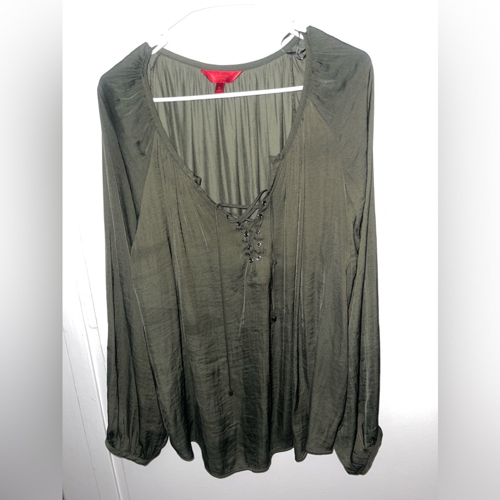 Green blouse XL / JLo / great condition / silky material